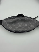 Load image into Gallery viewer, Louis Vuitton Catch it bumbag