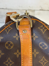 Load image into Gallery viewer, Louis Vuitton Keepall 55 Bandouliere bag with non braned strap