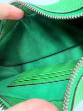 Load image into Gallery viewer, Gucci Small Aphrodite shoulder bag with chain and strap