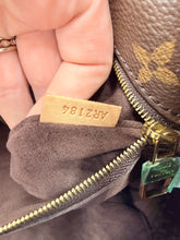 Load image into Gallery viewer, Louis Vuitton Metis Hobo with strap