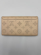 Load image into Gallery viewer, Louis Vuitton Mahina Iris wallet monogram