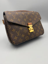 Load image into Gallery viewer, Louis Vuitton Pochette Metis monogram with strap