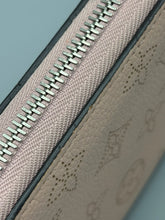 Load image into Gallery viewer, Louis Vuitton Zippy mahina wallet pink