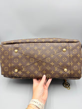 Load image into Gallery viewer, Louis Vuitton Artsy MM monogram with charm
