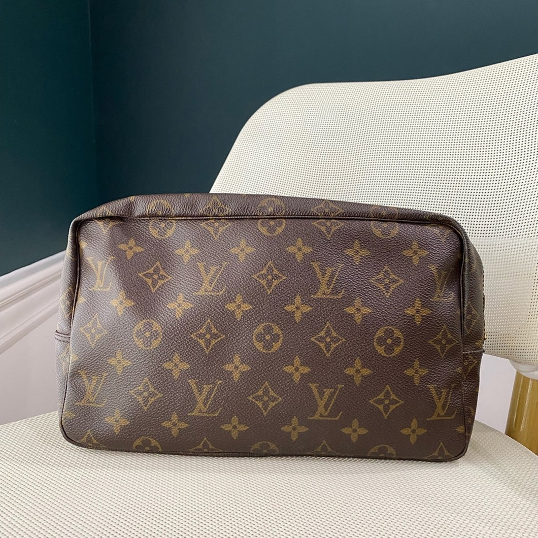 🔥TOILETRY 28🔥Louis Vuitton toiletry trousse 28