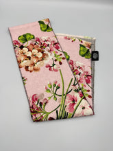 Load image into Gallery viewer, Gucci Blooms Pink wool scarf