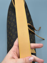 Load image into Gallery viewer, Louis Vuitton Carryall MM monogram with pouch