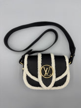 Load image into Gallery viewer, Louis Vuitton shearling pont neuf crossbody