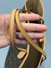 Load image into Gallery viewer, Louis Vuitton Neverfull MM monogram