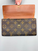 Load image into Gallery viewer, Louis Vuitton Sarah wallet monogram