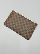 Load image into Gallery viewer, Louis Vuitton Neverfull ebene pouch with rose ballerine