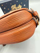 Load image into Gallery viewer, Louis Vuitton Saumur BB epi (discontinued color)
