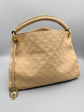 Load image into Gallery viewer, Louis Vuitton Artsy MM sand empreinte monogram