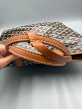 Load image into Gallery viewer, Goyard St Louis PM with pouch black and tan