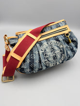 Load image into Gallery viewer, Louis Vuitton Cabas Rayes denim striped tote with strap