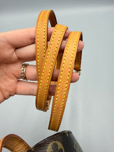Load image into Gallery viewer, Louis Vuitton Spontini monogram crossbody bag