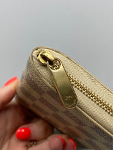 Load image into Gallery viewer, Louis Vuitton Zippy coin purse azur