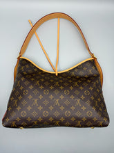 Load image into Gallery viewer, Louis Vuitton Carryall MM monogram with pouch