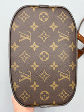 Load image into Gallery viewer, Reverse monogram Louis Vuitton dauphine backpack