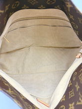Load image into Gallery viewer, Louis Vuitton Artsy MM monogram with charm