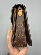 Load image into Gallery viewer, Louis Vuitton Pochette Metis monogram with strap