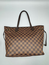 Load image into Gallery viewer, Louis Vuitton Neverfull MM ebene with pouch