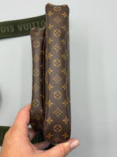 Load image into Gallery viewer, Louis Vuitton Multi Pochette khaki monogram with strap