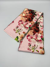 Load image into Gallery viewer, Gucci Blooms Pink wool scarf