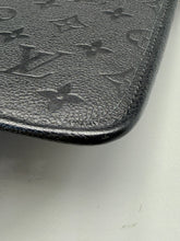 Load image into Gallery viewer, Louis Vuitton Carryall MM black monogram with pouch