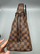 Load image into Gallery viewer, Louis Vuitton Neverfull MM ebene with pouch