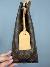Load image into Gallery viewer, Louis Vuitton Graceful PM monogram