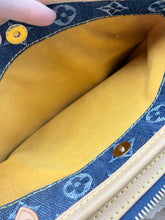 Load image into Gallery viewer, Louis Vuitton Cabas Rayes denim striped tote with strap
