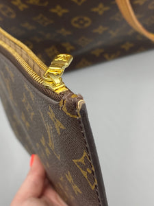 Louis Vuitton Neverfull MM monogram with pouch