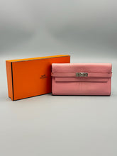 Load image into Gallery viewer, Hermes Sakura Pink Kelly wallet
