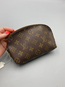 Louis Vuitton Cosmetic small pouch monogram