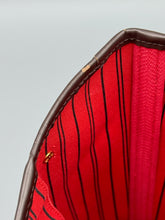 Load image into Gallery viewer, Louis Vuitton Neverfull MM ebene with pouch