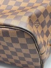 Load image into Gallery viewer, Louis Vuitton Neverfull MM ebene with pouch