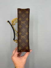 Load image into Gallery viewer, Louis Vuitton Saint placide monogram with caramel and chain