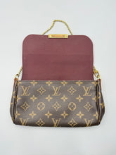 Load image into Gallery viewer, Louis Vuitton Favorite PM Monogram Crossbody with chain