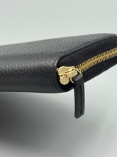 Load image into Gallery viewer, Gucci Black Interlocking Zippy long wallet