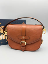 Load image into Gallery viewer, Louis Vuitton Saumur BB epi (discontinued color)