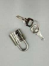 Load image into Gallery viewer, Louis Vuitton Silver lock and key set
