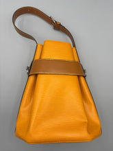 Load image into Gallery viewer, Louis Vuitton Sac Twist marigold epi with pouch and strap