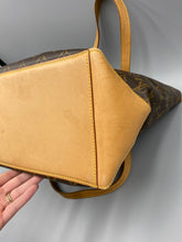 Load image into Gallery viewer, Louis Vuitton Cabas Mezzo monogram
