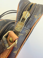 Load image into Gallery viewer, Louis Vuitton Amazone monogram crossbody