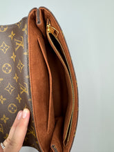 Load image into Gallery viewer, Louis Vuitton Saint placide monogram with caramel and chain