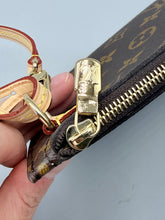 Load image into Gallery viewer, Louis Vuitton Neverfull Monogram pouch with strap