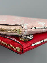 Load image into Gallery viewer, Louis Vuitton double Pochette rouge with strap