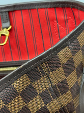 Load image into Gallery viewer, Louis Vuitton Neverfull MM ebene with pouch