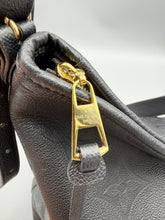 Load image into Gallery viewer, Louis Vuitton Carryall MM black monogram with pouch